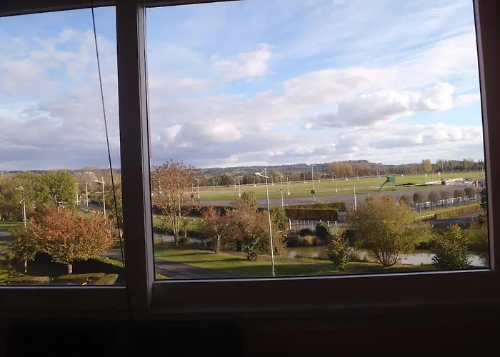 Bel Avec Vue Sur L'hippodrome