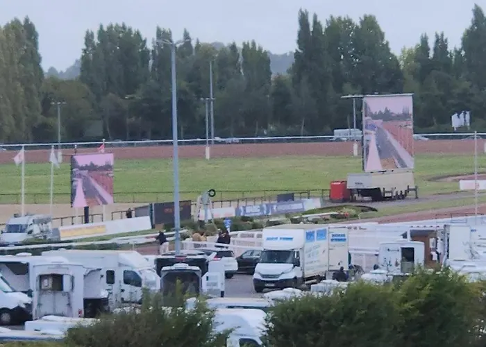 Bel Avec Vue Sur L'hippodrome Apartment *